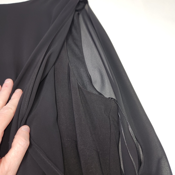 ⭐️NWT Scarlett Black Dress with Sequin Detail Overlay Size 22W⭐️ - Picture 3 of 9